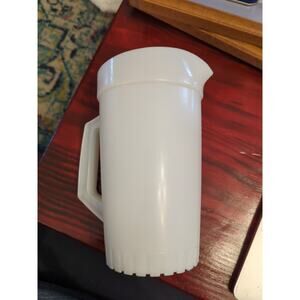 Vintage Tupperware 1 Quart white Pitcher 874-11 with Red Lid 875-18